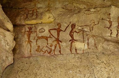 من اختراع الأدوات المُعدة للصيد إلى التقدم في إنتاج الغذاء والزراعة، إلى الأمثلة المبكرة عن الفن والدين. كيف عاش البشر القدماء في العصر الحجري ؟