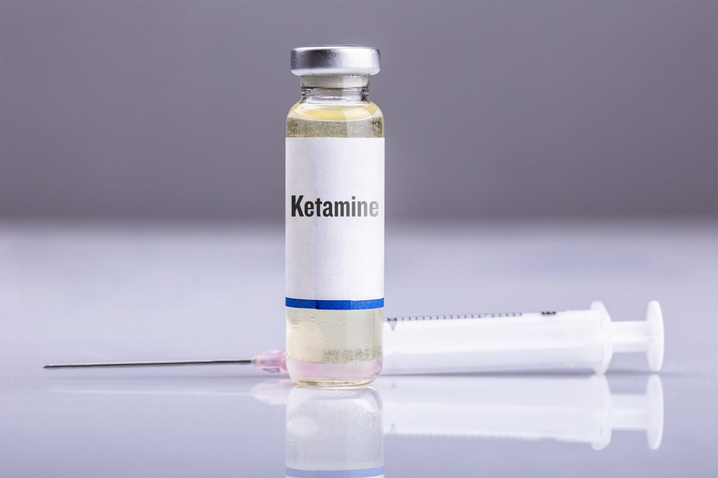 دواء الكيتامين: الاستخدامات والجرعات والتأثيرات الجانبية والتحذيرات