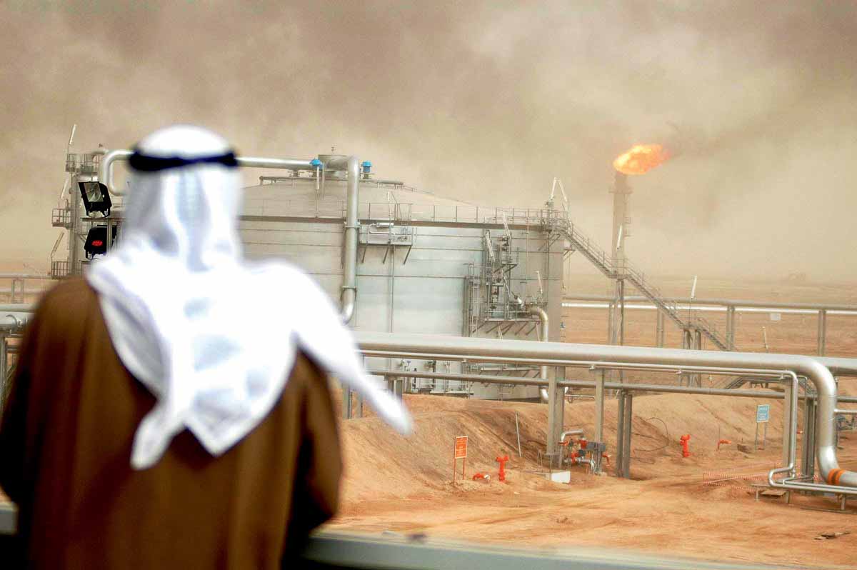 اقتصادات الخليج النفطية : اما الاستيقاظ من السبات، او عقود من الانحدار