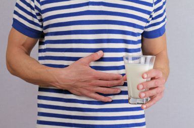 عدم تحمل اللاكتوز: لماذا لا يستطيع بعض البشر شرب الحليب عدم القدرة على هضم اللاكتوز الموجود في منتجات الحليب انزيم اللاكتاز