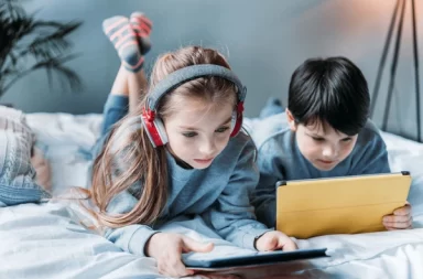 توصلت بعض الدراسات إلى أن زيادة استخدام الأجهزة الرقمية تؤثر سلبيًا في بعض وظائف الدماغ مثل الانتباه والإدراك. أثر الأجهزة الرقمية في الأطفال