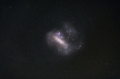 وجد فريق من علماء الفلك بقيادة أليسيو موكسياريلي من جامعة بولونيا في إيطاليا دليلًا على أن سحابة ماجلان الكبيرة التهمت مجرة بأكملها