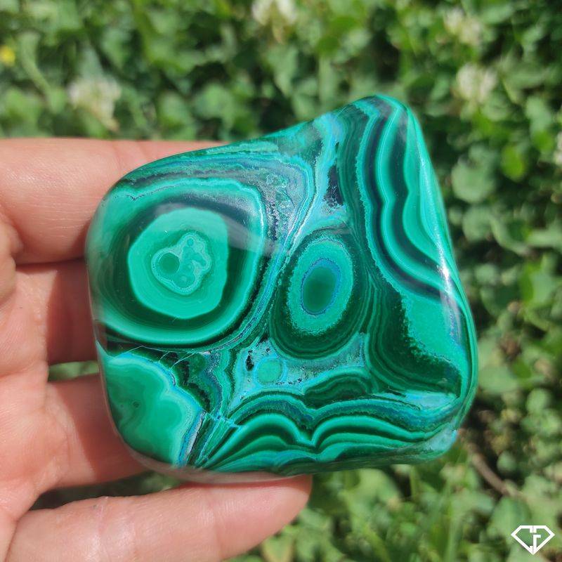 حجر المالاكيت الكريم: الحجر الأخضر الرائع الذي ارتدته كليوباترا