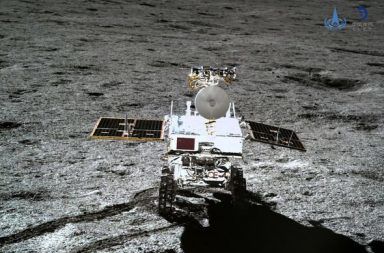 المسبار الصيني يعثر على مادة هلامية على الجانب الآخر من القمر مادة غامضة اكتشفها مسبار على سطح القمر مسبار يوتو-2 التابع للصين