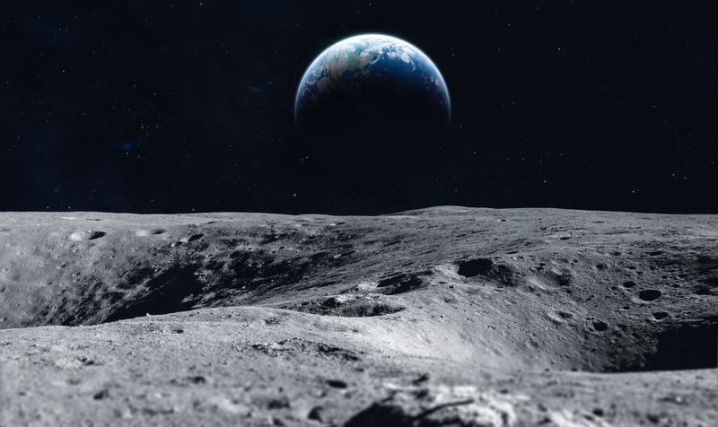 اكتشاف كتلة حرارية ضخمة مدفونة تحت سطح القمر، فما هي؟