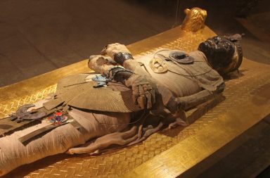 يقول الخبراء في نظرية جديدة أن هدف المصريين القدماء كان تحويل فراعنتهم إلى تماثيل، أو أعمال فنية ذات غاية دينية. التحنيط عند المصريين القدماء