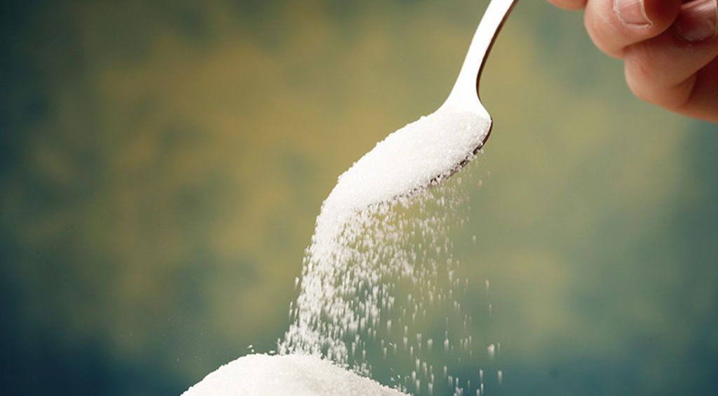 كيف يؤثر ما نتناوله من سكر على الجسم والدماغ؟
