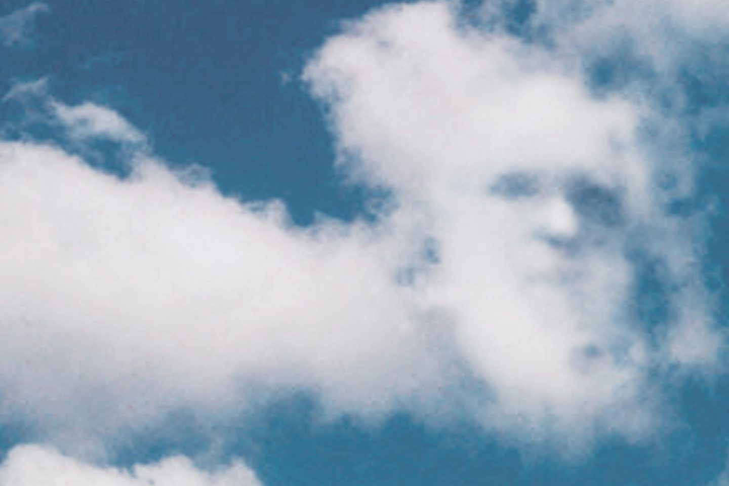 هل سبق أن رأيت صورة وجه مألوف في الغيوم؟ لست الكائن الوحيد الذي يتخيلها