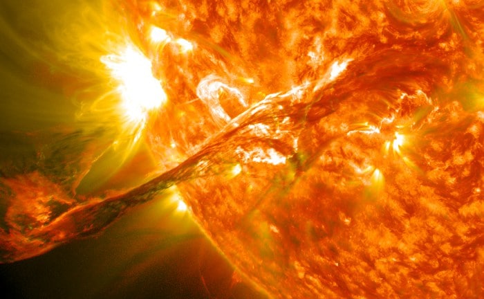 العلم يشرح : كيف تعمل الشمس ؟