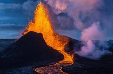 أوضحت لنا الأبحاث الأخيرة عن العوامل التي قد تدفع بركان مونا لوا النشط إلى الثوران مرة أخرى! وهو أكبر بركان معروف على الأرض