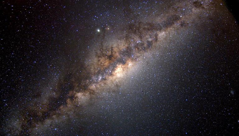 سيعلن الباحثون عن بيانات حديثة حول الثقب الأسود العملاق في مركز مجرتنا
