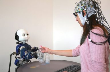 هل يمكن للبشر التفاعل مع الروبوتات وتعليمها المهارات الاجتماعية؟ هل يجب على المهندسين تعليم الروبوتات مهارات اجتماعية بسيطة؟ تفاعل الإنسان والروبوت