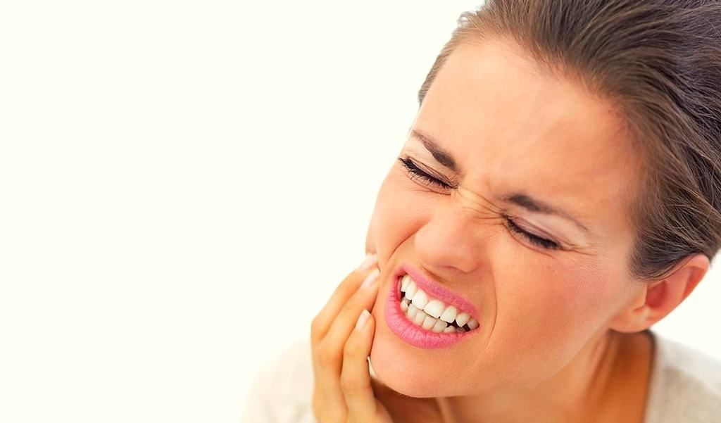 حساسية الأسنان: الأسباب والتشخيص والعلاج