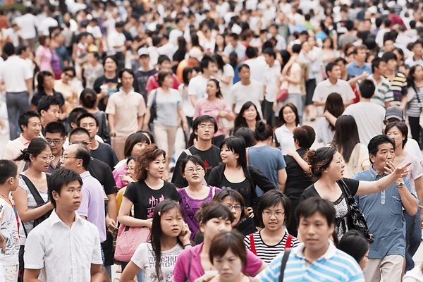 انكمش عدد سكان الصين مرة أخرى ويمكن أن يزيد عن النصف، فما الذي يعنيه ذلك؟