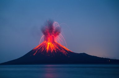 في عام 1815 ثار بركان تامبورا في جزيرة سومباوا التي تقع حاليًا ضمن دولة إندونيسيا. يعد المؤرخون ثوران هذا البركان الأشد فتكًا ودموية على مر التاريخ