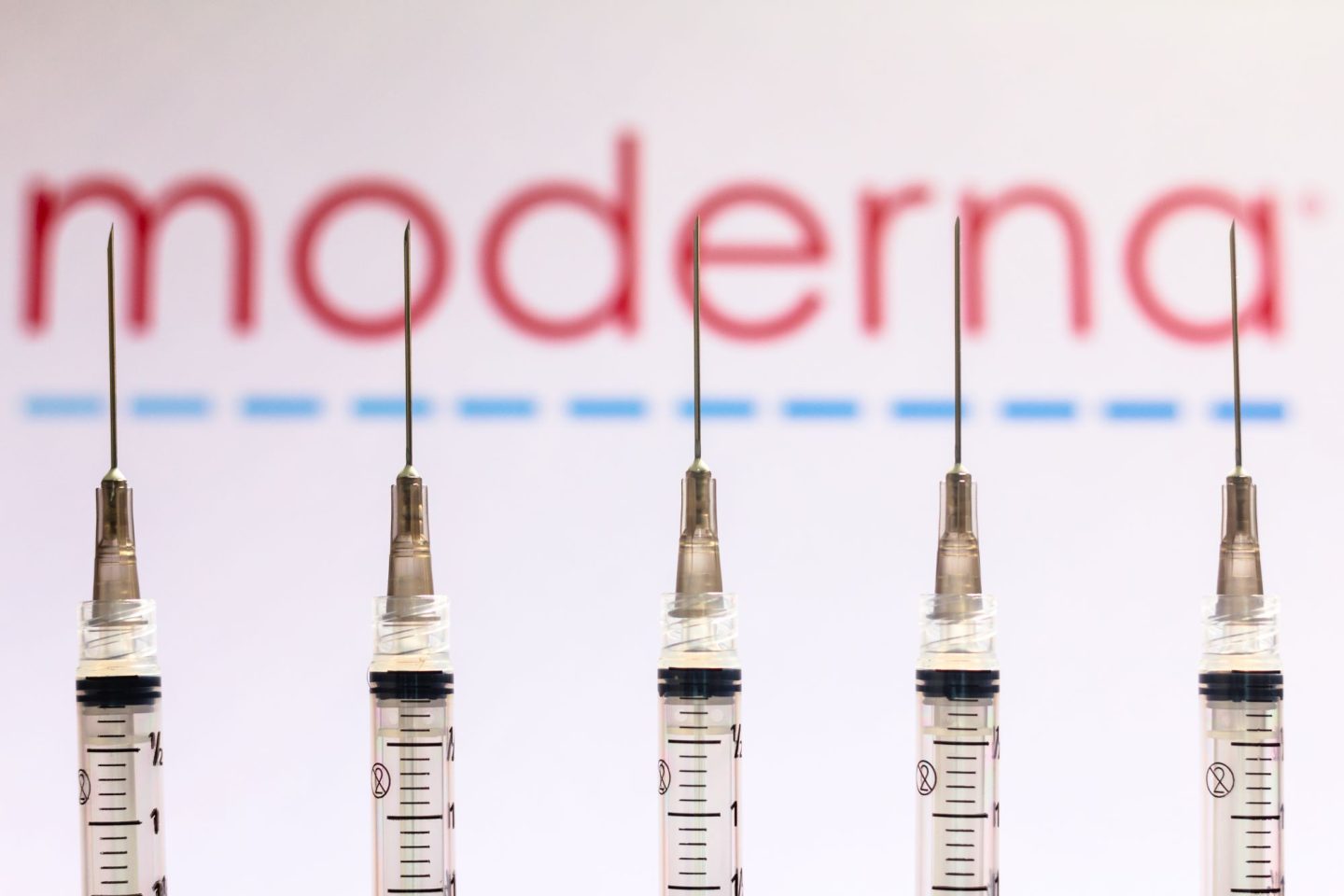شركة موديرنا تبدأ أول تجربة سريرية للقاحها من نوع mRNA ضد فيروس HIV
