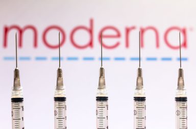أطلقت شركة موديرنا الأمريكية أول تجربة سريرية للقاح يقي من الإصابة بفيروس عوز المناعة البشري HIV، وهو لقاح mRNA يُحفز استجابات مناعية معينة