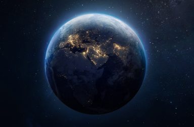 قبل نحو 4.6 مليار سنة، شكلت غيمة مكوّنة من غاز وغبار في الفضاء كوكب الأرض. ما هي النهاية المتوقعة التي تنتظر كوكب الأرض ؟