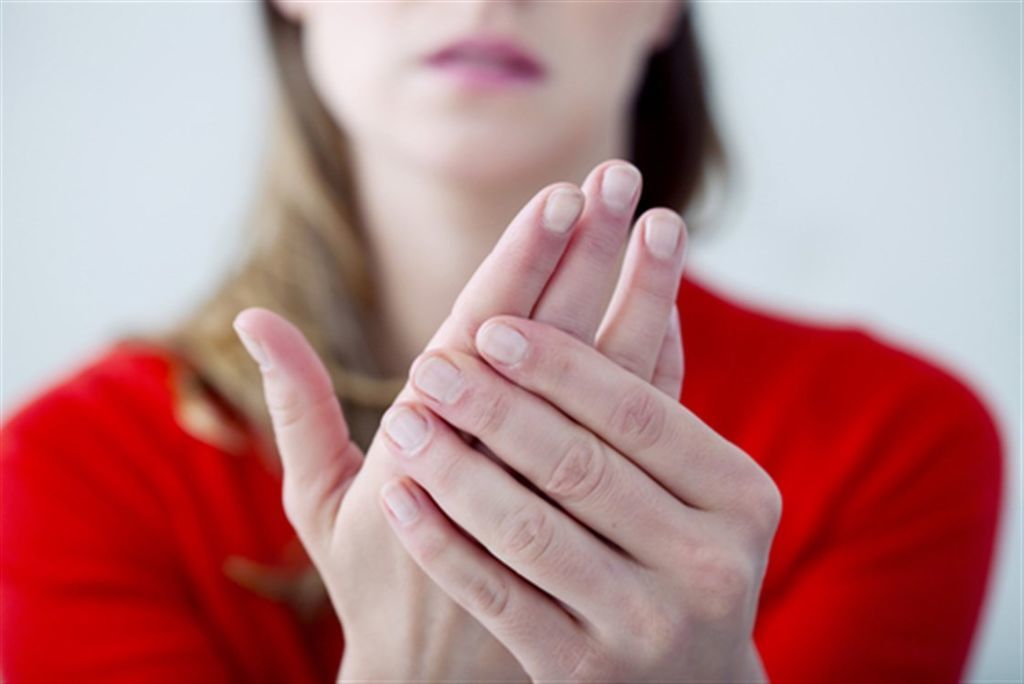 ما الذي يسبب تنميل الأصابع ؟