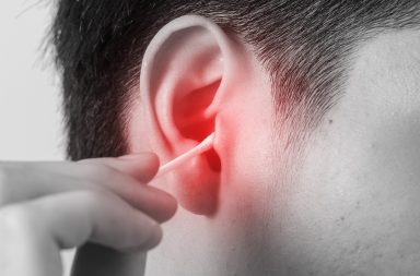 ما أعراض انسداد الأذن ؟ ما أفضل طرق تنظيف الأذن؟ لماذا تفرز الأذنين الصملاخ؟ عند محاولة إزالة الشمع في المنزل، ما أكثر الطرق أمانًا؟