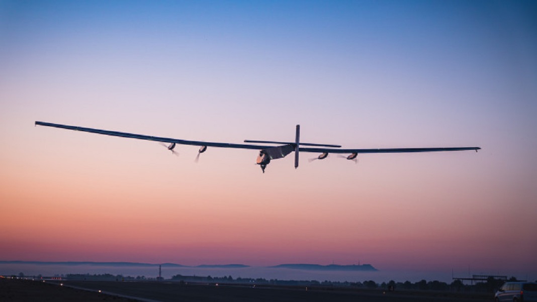 طائرة تعمل على الطاقة الشمسية، سوف تحلق سنة كاملة دون هبوط