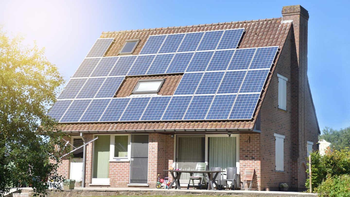كل ما تريد معرفته عن أنظمة الطاقة الشمسية: تطبيقات ألواح الطاقة الشمسية