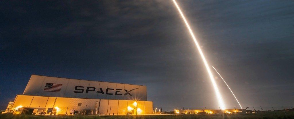 تريد شركة SpaceX ان تطوق الارض بخدمة انترنت اسرع 200 مرة من الشبكة الحالية