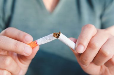وجد البحث أن  الإقلاع عن التدخين حتى في سن متأخرة يجعلك تتمتع بفوائد كبيرة. إذ أن الإمتناع عن التدخين قبل سن 35 قد يخفض احتمالية وفاتك كأنك لم تدخن قط