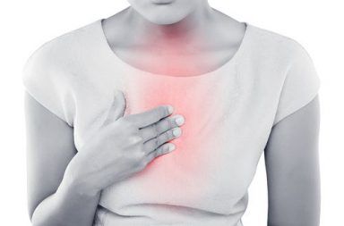 التهاب المنصف: الأسباب والأعراض والتشخيص والعلاج تورم وتهيج في منطقة الصدر بين الرئتين تمزق في المريء التهاب في منطقة الصدر