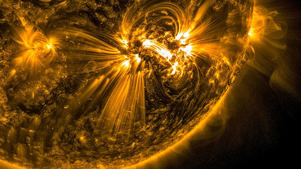حلقات البلازما المرصودة على سطح الشمس تخالف توقعات الباحثين!