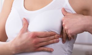 إفرازات حلمة الثدي: الألوان والأسباب، ومتى تجب مراجعة الطبيب - سائل أو مائع يخرج من حلمتك - تسرب بعض الحليب من الثدي في فترة الحمل أو الرضاعة