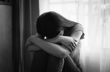 كان الانتحار المسبب الرئيسي الثاني للوفاة عند المراهقين في الولايات المتحدة عام 2017، والاكتئاب هو عامل الخطر الرئيسي للانتحار. الاكتئاب في سن المراهقة