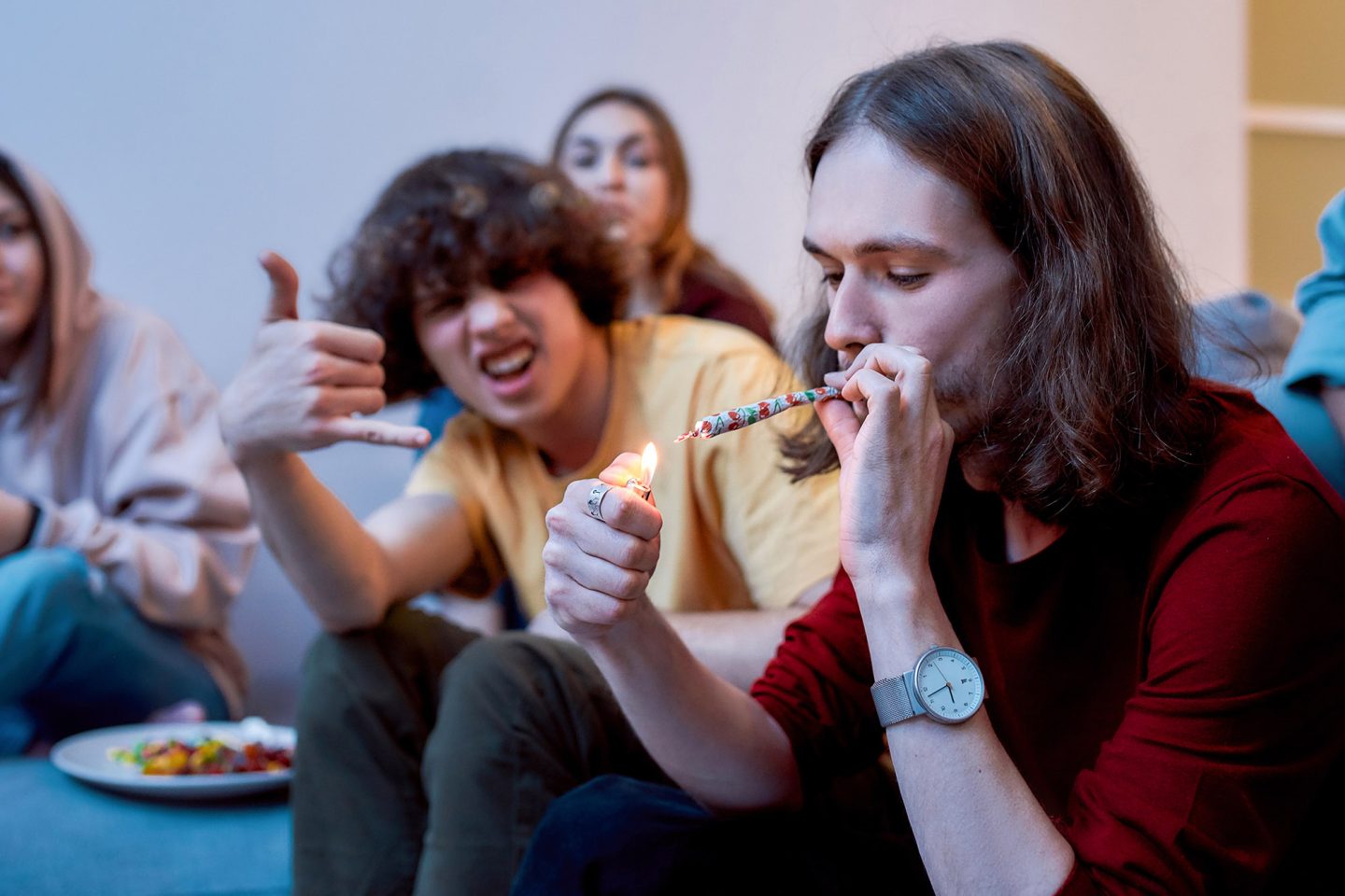 تدخين الحشيش في سن المراهقة قد يؤدي إلى زيادة خطر الإصابة بالاكتئاب