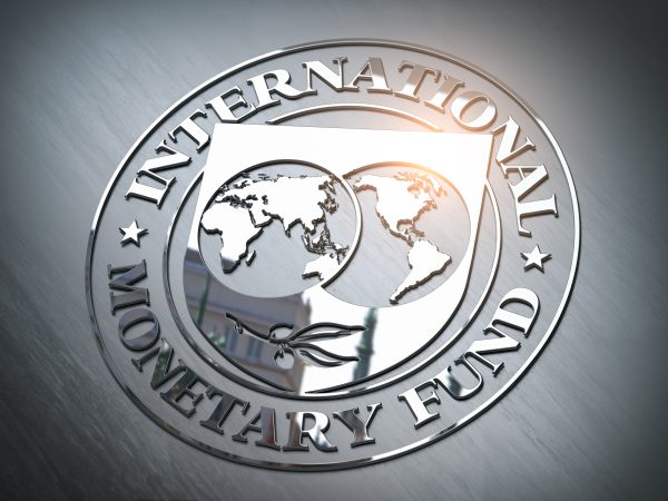 كيف تستخدم بعض الحكومات قروض صندوق النقد الدولي في معارك سياسية؟