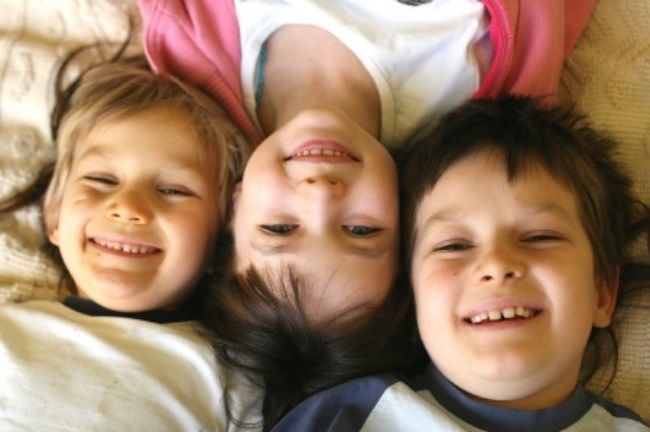 متلازمة الطفل الأوسط  ، هل يؤثر ترتيب ولادتك بين اخوتك على صفاتك ؟