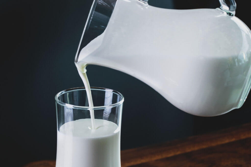 الحليب ؛ بين المنافع والمضار والحقائق والخرافات