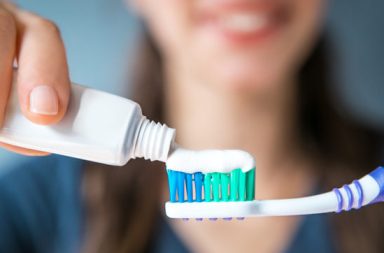 قورن تأثير منع تسوس الأسنان لمعجون الأسنان الحديث الذي يحتوي على هيدروكسياباتيت خالي من الفلوريد، مع معجون الأسنان الذي يحتوي على فلوريد الصوديوم