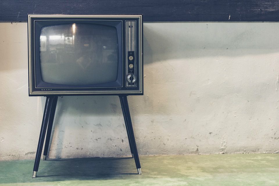 من اخترع التلفزيون؟
