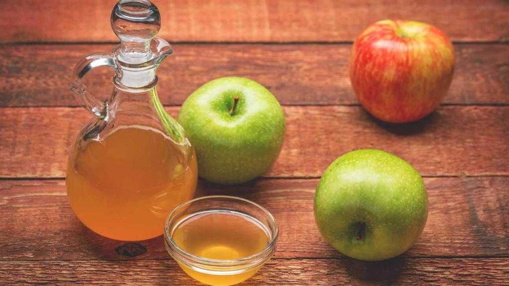 هل يمكن أن يساعد خلّ التفاح في علاج التهاب المفاصل والتخفيف من الإمساك والإكزيما؟