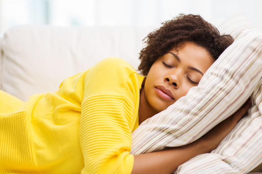 مراقبة الساعة قبل النوم تزيد الأرق، كيف يمكن حل المشكلة؟