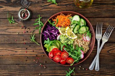 7 عناصر غذائية مهمة للصحة لا يمكن الحصول عليها من النباتات - لما يصعب الحصول على بعض العناصر الغذائية بكميات مناسبة من الأطعمة النباتية وحدها؟