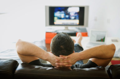 هل للإفراط في مشاهدة التلفاز أثر على الصحة العقلية بعد منتصف العمر؟ كيف يمكن لمشاهدة التلفاز التأثير في حجم المادة الرمادية للأفراد في ال40 - الصحة العقلية