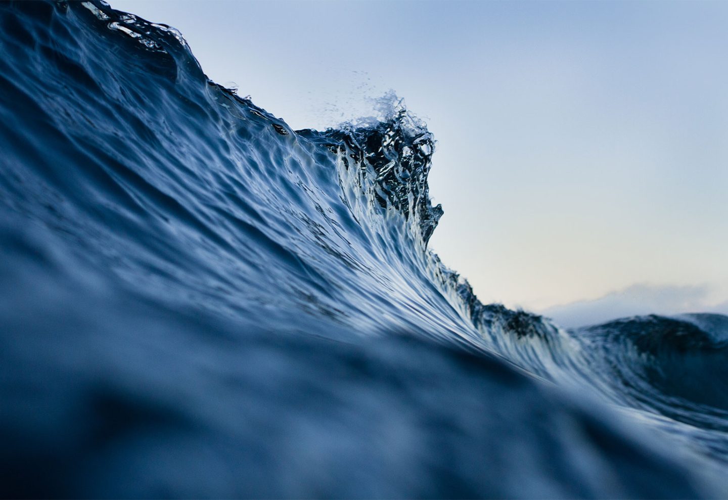 هل نستطيع توليد الطاقة من أمواج البحر؟
