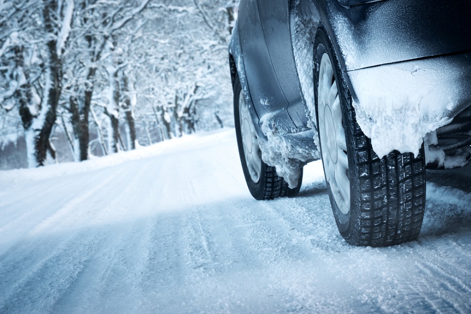 خمسة أخطاء عليك تجنبها عند القيادة في أثناء تراكم الثلوج