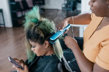 وجد دراسة أجراها باحثون أن النساء اللواتي يستخدمن منتجات الشعر الكيميائية أكثر عرضة للإصابة بالسرطان مقارنةً باللواتي لم يستخدمن منتجات الشعر تلك مطلقًا