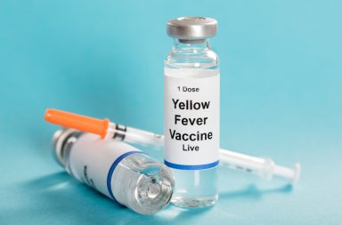 من يجب عليه أن يحصل على لقاح الحمى الصفراء ؟ كم يستمر لقاح الحمى الصفراء؟ من الذي قد يكون قادرًا على الحصول على اللقاح في بعض الظروف؟