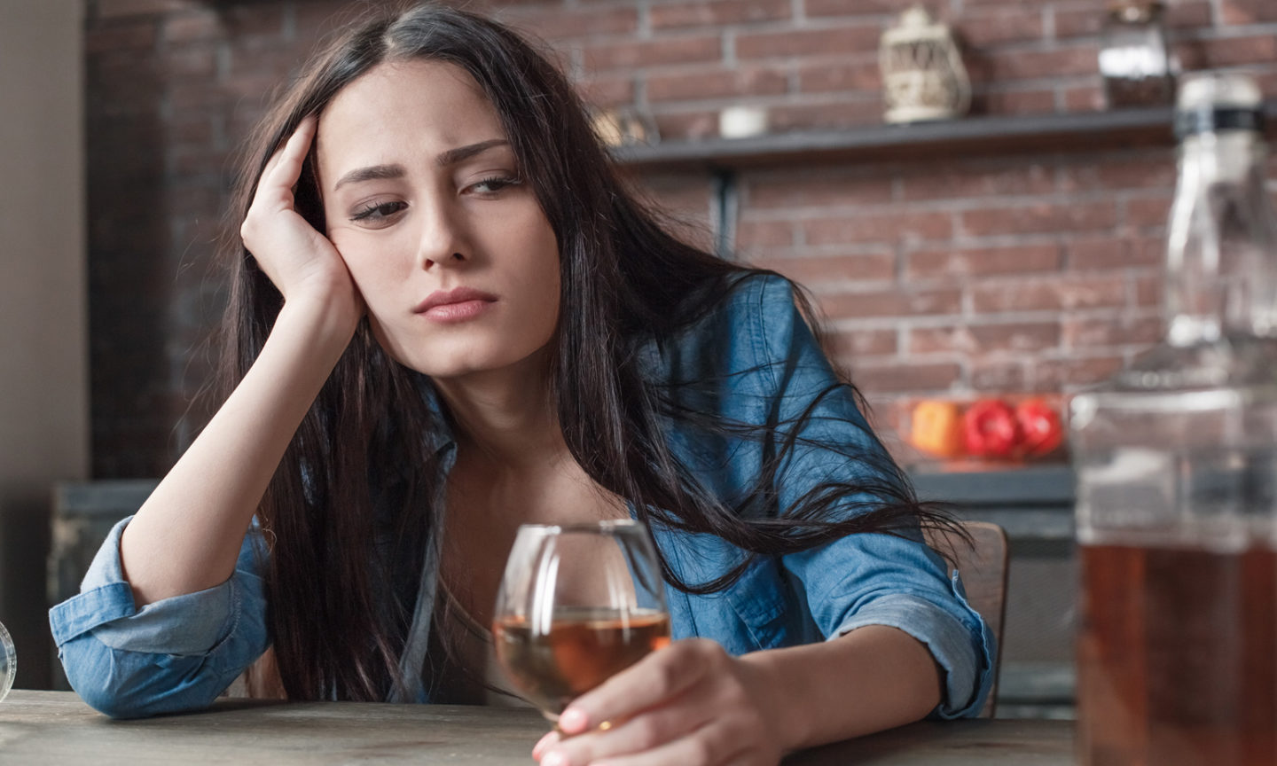 كيف يتفاعل الكحول مع الغضب؟